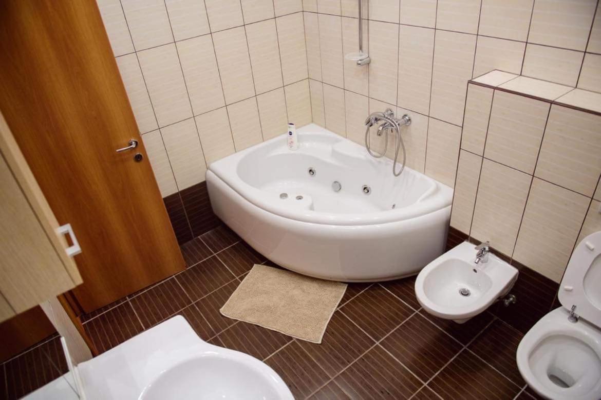 Appartamento Sadara Sea Breeze Năvodari Esterno foto
