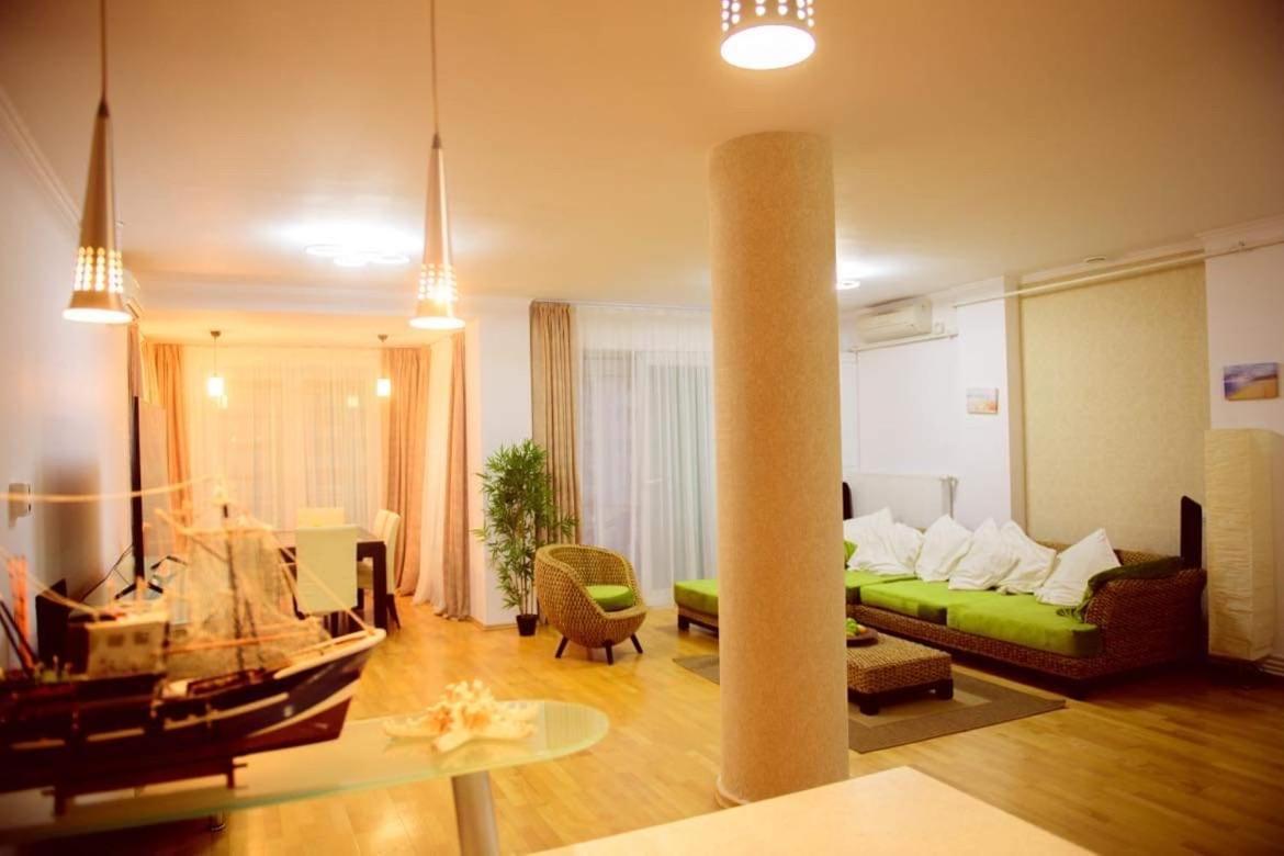 Appartamento Sadara Sea Breeze Năvodari Esterno foto