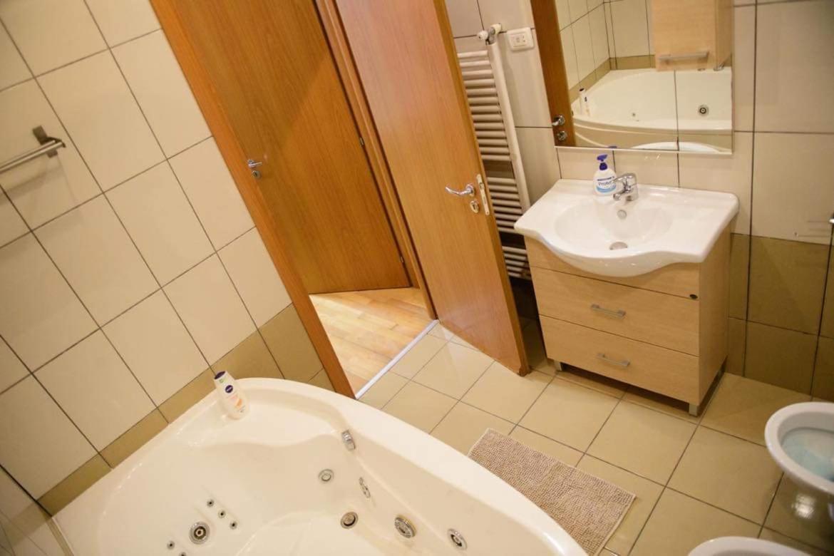 Appartamento Sadara Sea Breeze Năvodari Esterno foto